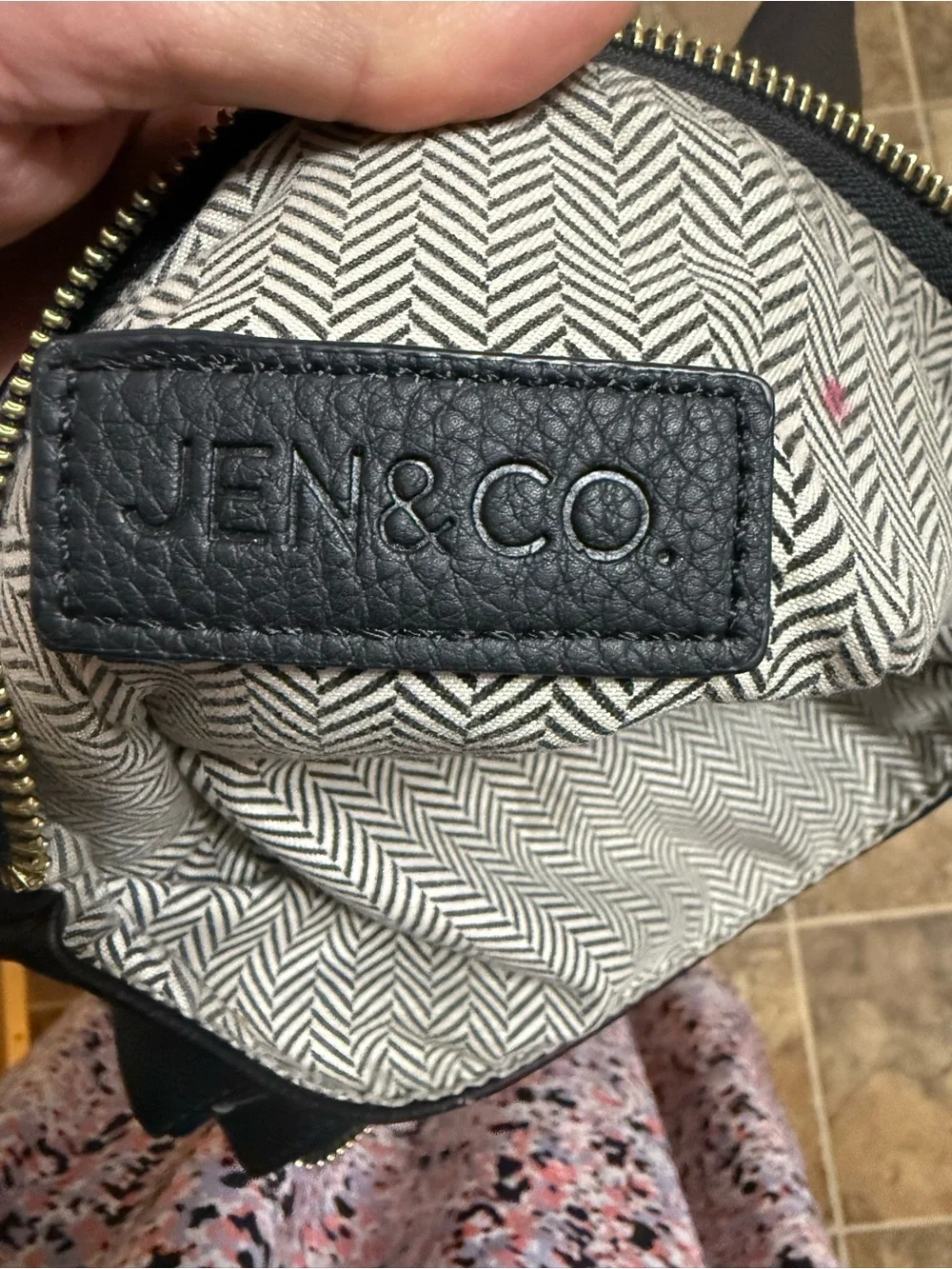 Jen & Co Black Vegan Leather Crossbody Bag Woven Guitar Strap Zip Purse